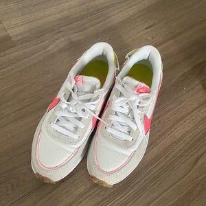 nike waffle debut running shoe